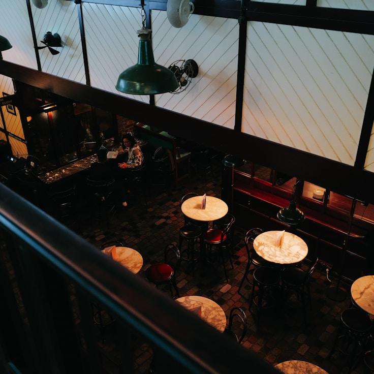 Casual restaurant with booth seating